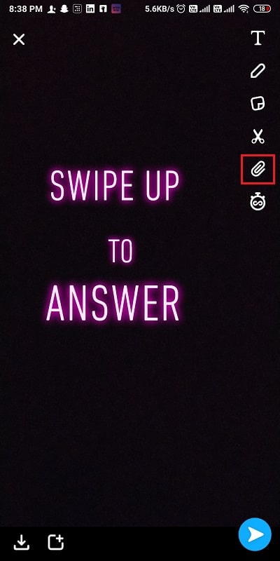 右側のパネルからクリップアイコンをクリックします。