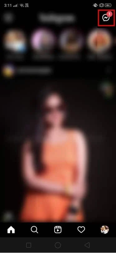 打開 Instagram 並單擊直接消息傳遞圖標。 Sus在文本俚語中是什麼意思