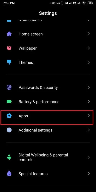 İlk adım, telefon ayarlarınızı açmak ve uygulamalar bölümünü açmak için aşağı kaydırmaktır.
