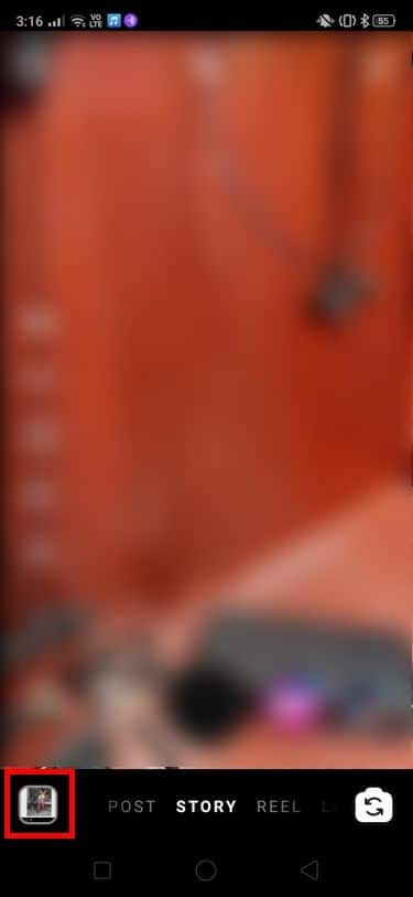 film rulonuzu açın ve gerekli ortamı seçin. | Instagram Hikayesine Birden Fazla Fotoğraf Nasıl Eklenir?