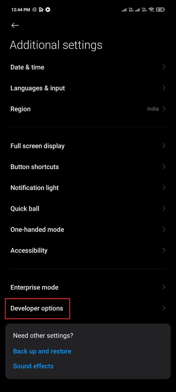 vous trouverez un nouveau champ appelé les options du développeur. Appuyez dessus. | Comment supprimer des applications que les téléphones Android ne vous permettent pas de désinstaller ?