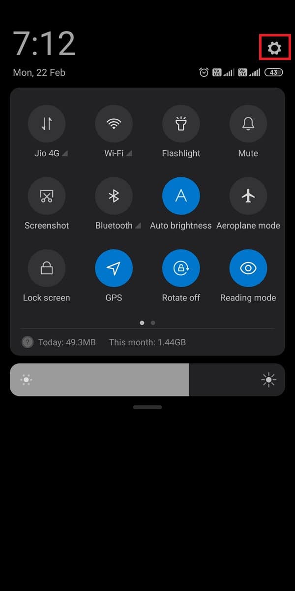 Accédez aux paramètres de votre appareil en appuyant sur l'icône d'engrenage tout en abaissant la nuance de notification. Pic1