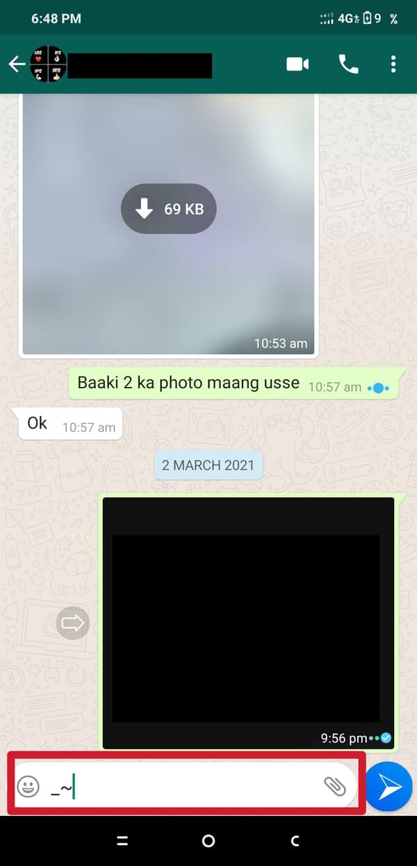 Ouvrez votre chat WhatsApp. Tapez le trait de soulignement et le tilde (symbole SIM) l'un après l'autre avant de taper un message.