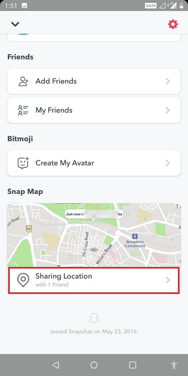Vous trouverez une option sous la carte Snapchat indiquant Partager l'emplacement avec. Le nombre mentionné à côté est le nombre de personnes qui sont vos amis sur Snapchat.