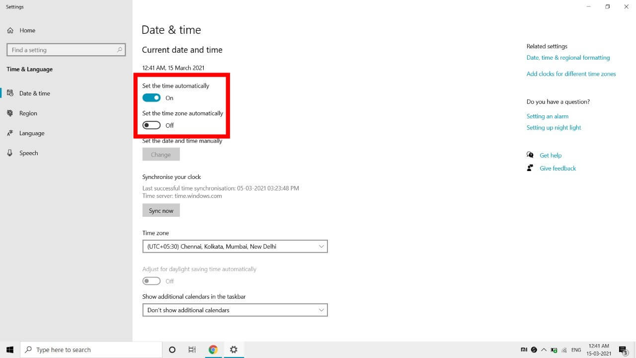 Assurez-vous que Régler l'heure automatiquement et Régler automatiquement le fuseau horaire sont activés