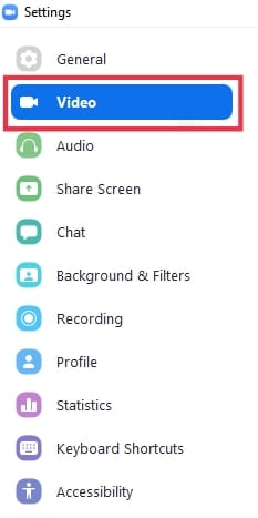 Une fois que la fenêtre "Paramètres" apparaît, cliquez sur "Vidéo" dans la barre latérale gauche. | Comment voir tout le monde sur Zoom