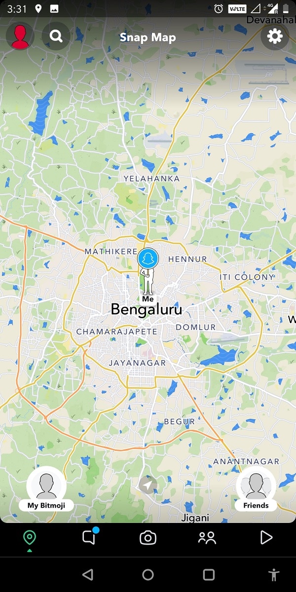 Запустите приложение и проведите пальцем вниз по камере. Это откроет Snap Map.