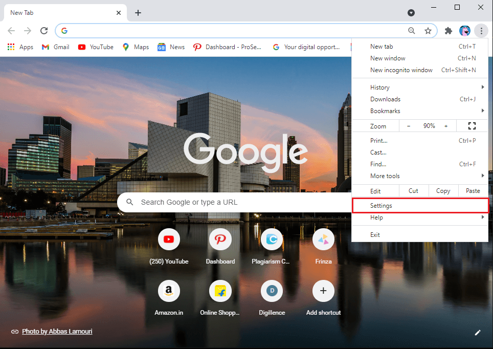 單擊屏幕右上角的三個垂直點，然後轉到設置。