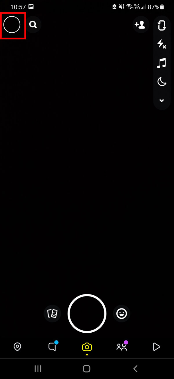 Lancez Snapchat sur votre appareil et appuyez sur l'icône du cercle en surbrillance sur votre avatar Bitmoji.