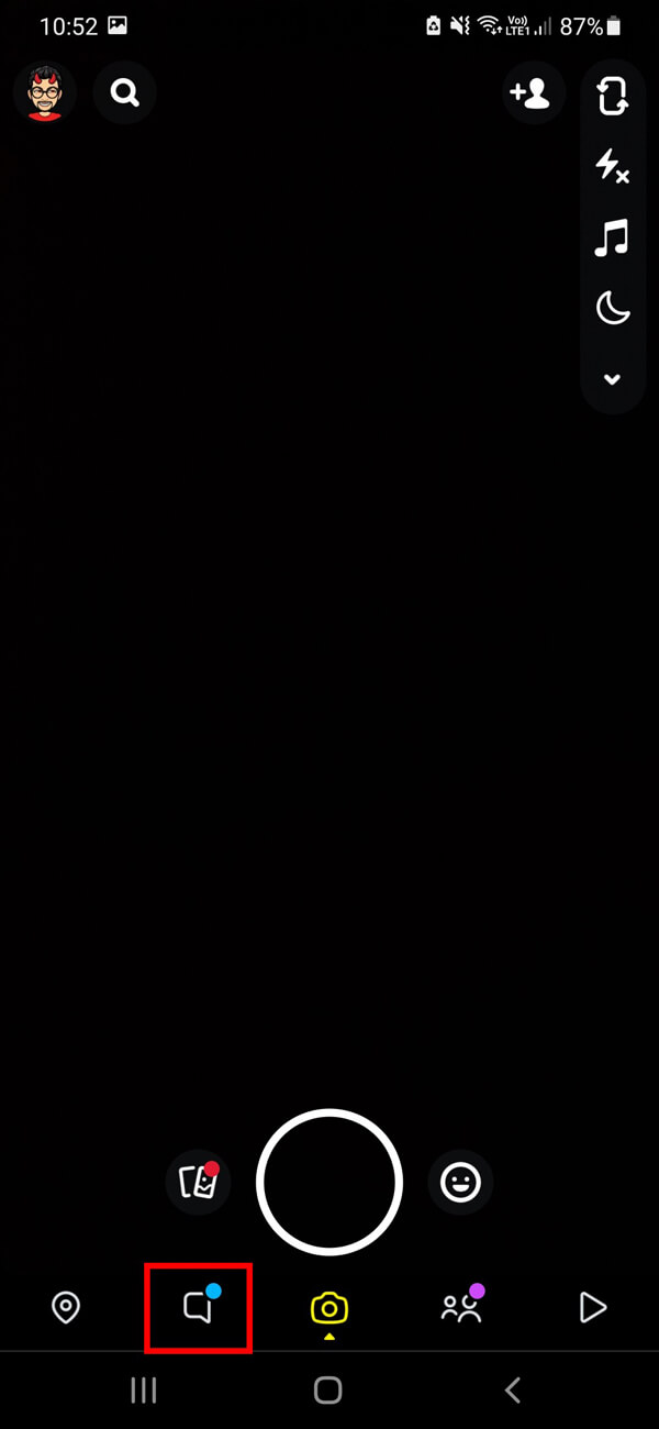 Lancez Snapchat sur votre appareil et appuyez sur l'icône de message pour ouvrir la fenêtre de discussion.