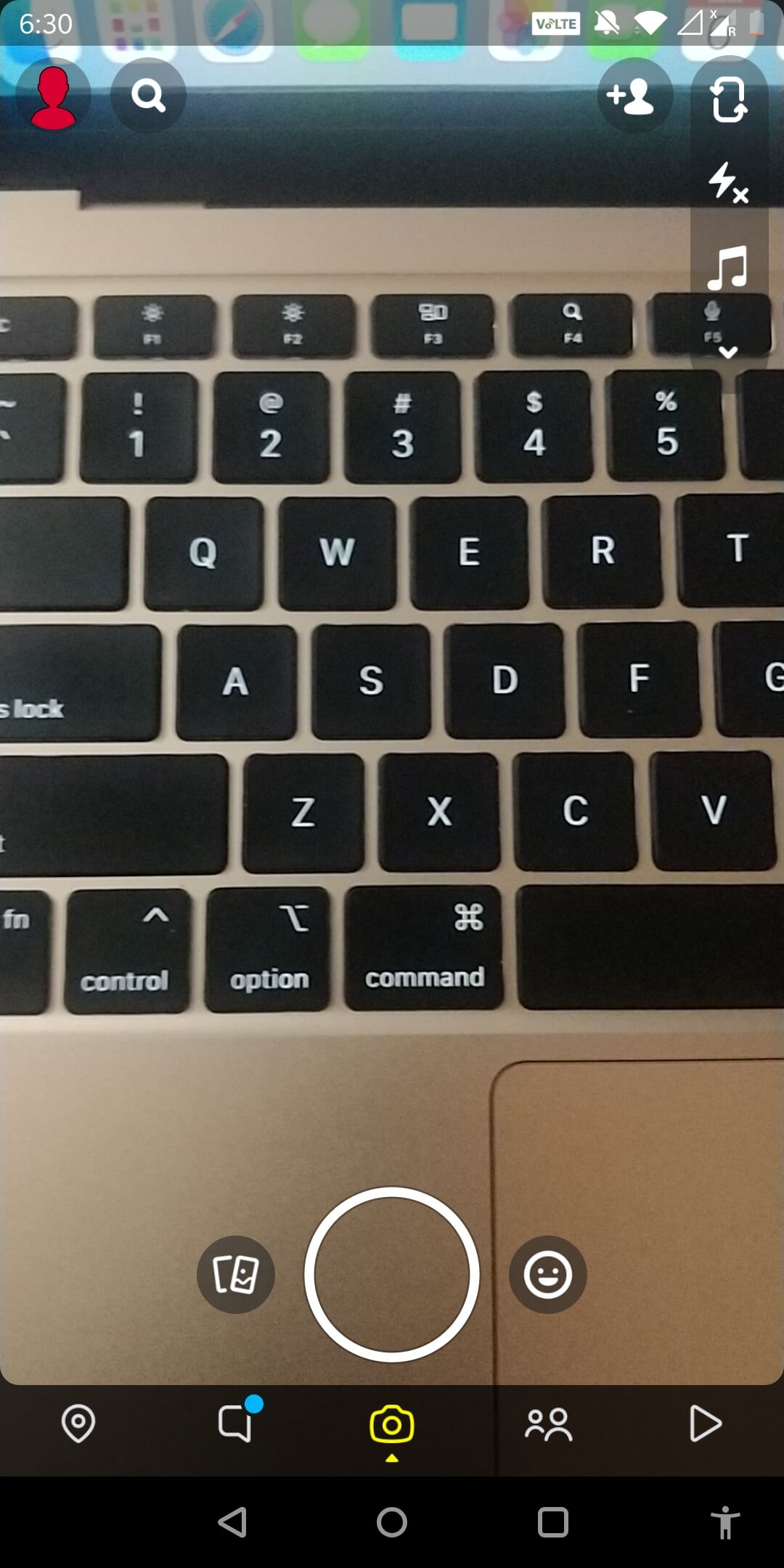 Non appena l'app si avvia, sarà pronta per registrare video e immagini ("Snaps")