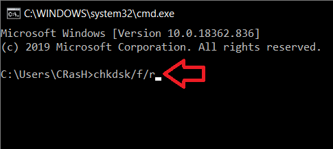 Une fois la fenêtre d'invite de commande ouverte, tapez "chkdsk /f /r" et appuyez sur Entrée