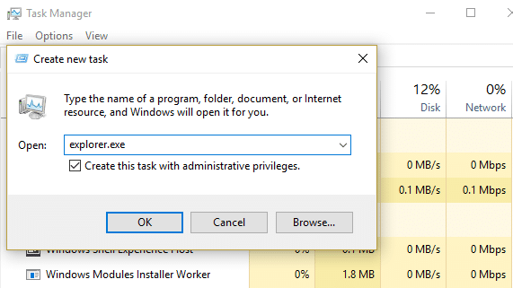 Escriba exlorer.exe y luego marque Crear esta tarea con privilegios administrativos