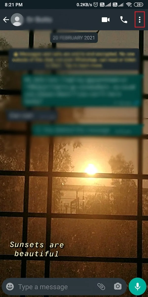 اضغط على أيقونة ثلاثية النقاط من الزاوية العلوية اليمنى من شاشة الدردشة. كيفية تصدير دردشة WhatsApp كملف PDF