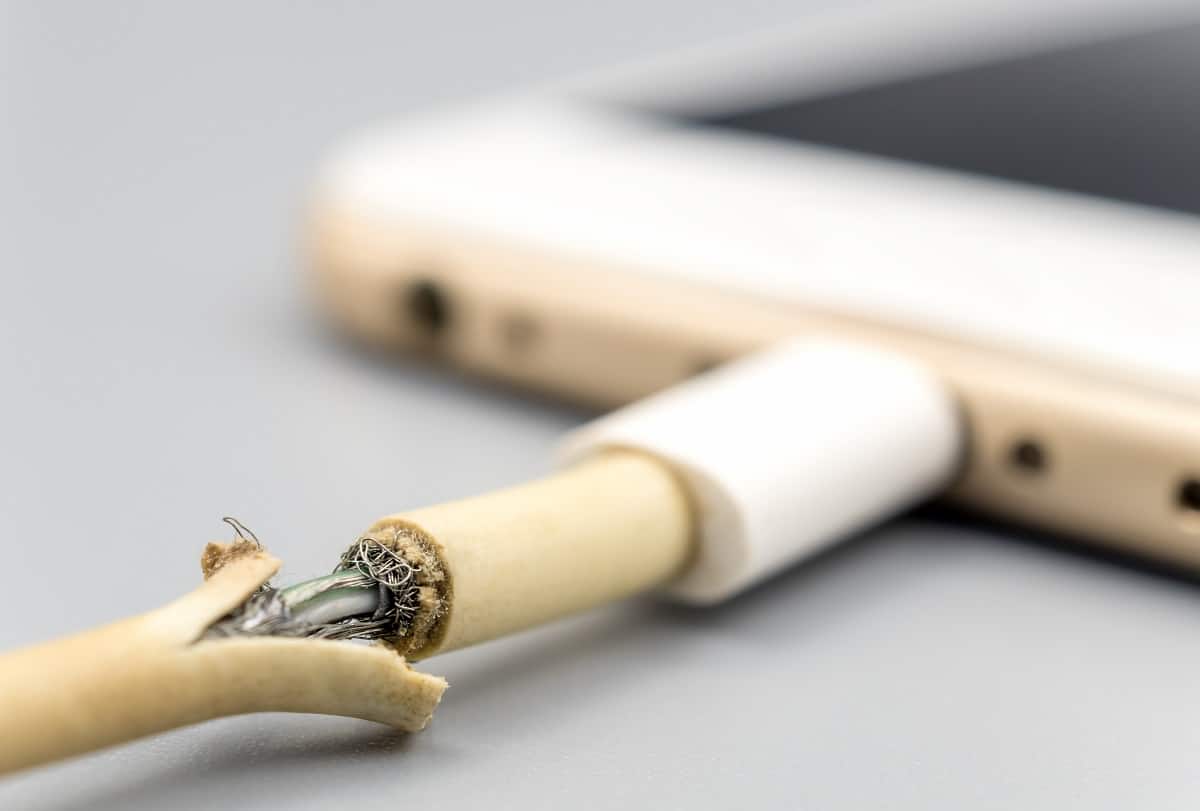 損傷したケーブル| Note4がオンにならない問題を修正する方法