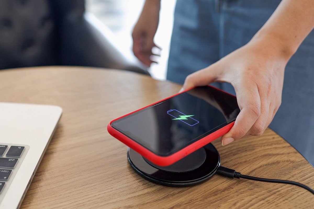 Kablosuz Şarj Uyumlu Telefon Kılıfı