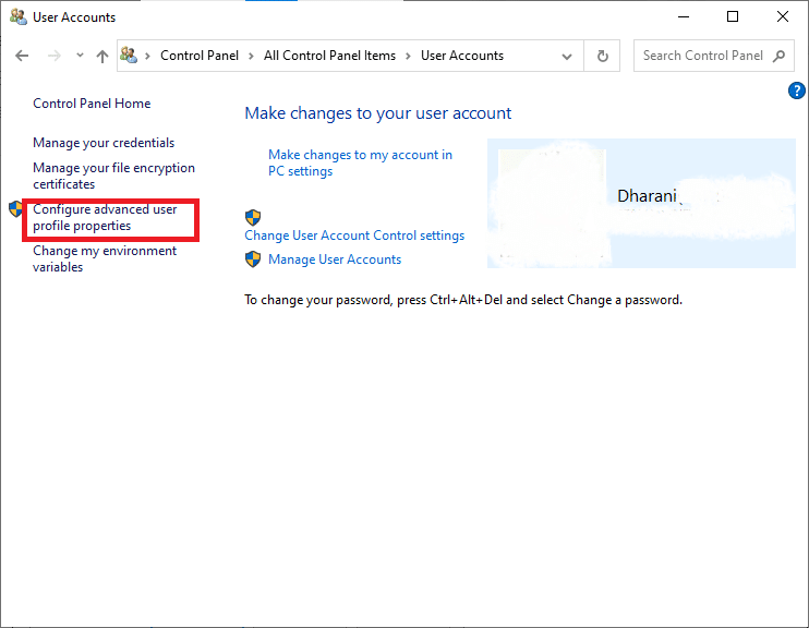 الآن ، انتقل إلى حسابات المستخدمين في لوحة التحكم وحدد تكوين خصائص ملف تعريف المستخدم المتقدمة.