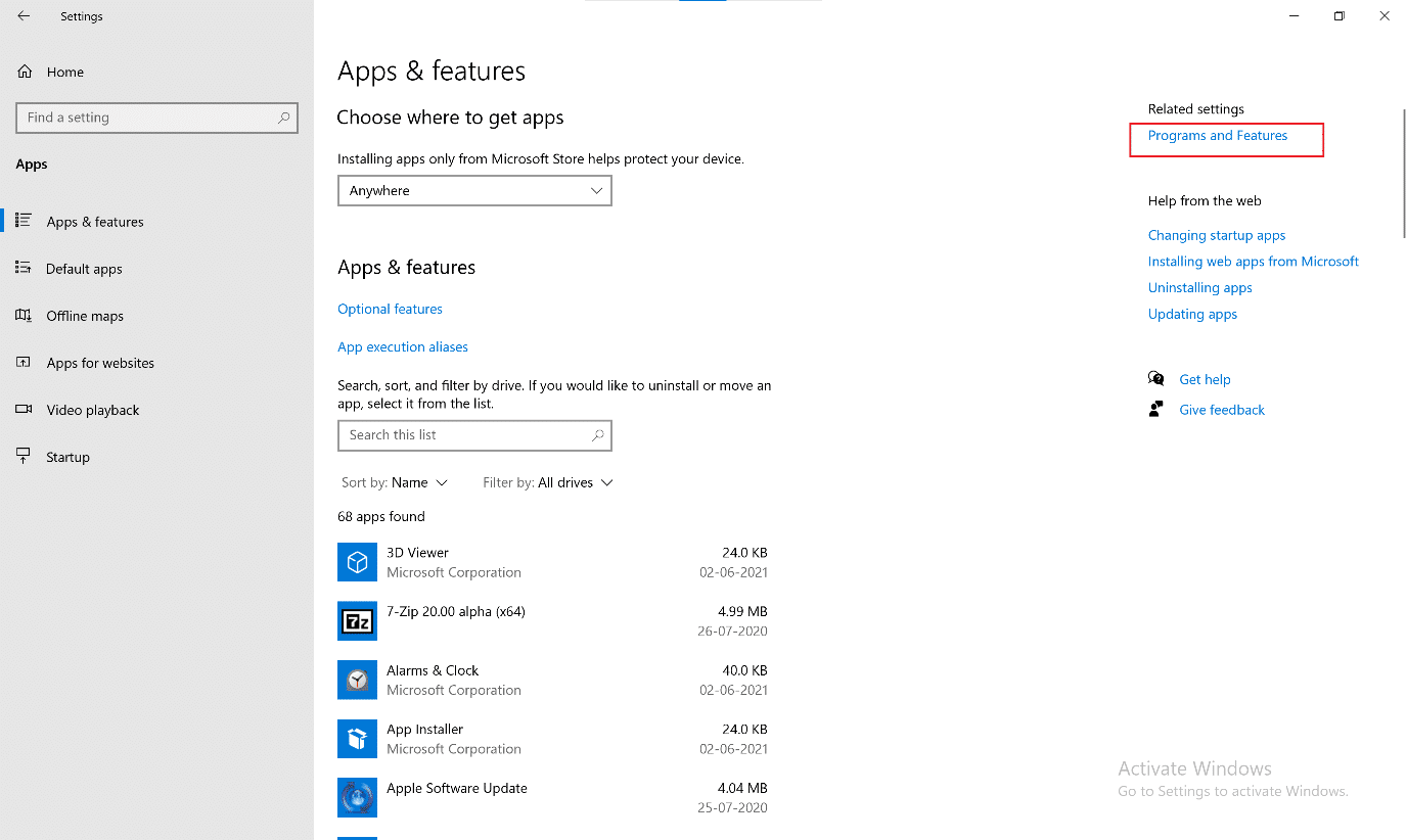 Ekranın sağ tarafından İlgili ayarlar altında Programlar ve Özellikler'e tıklayın.