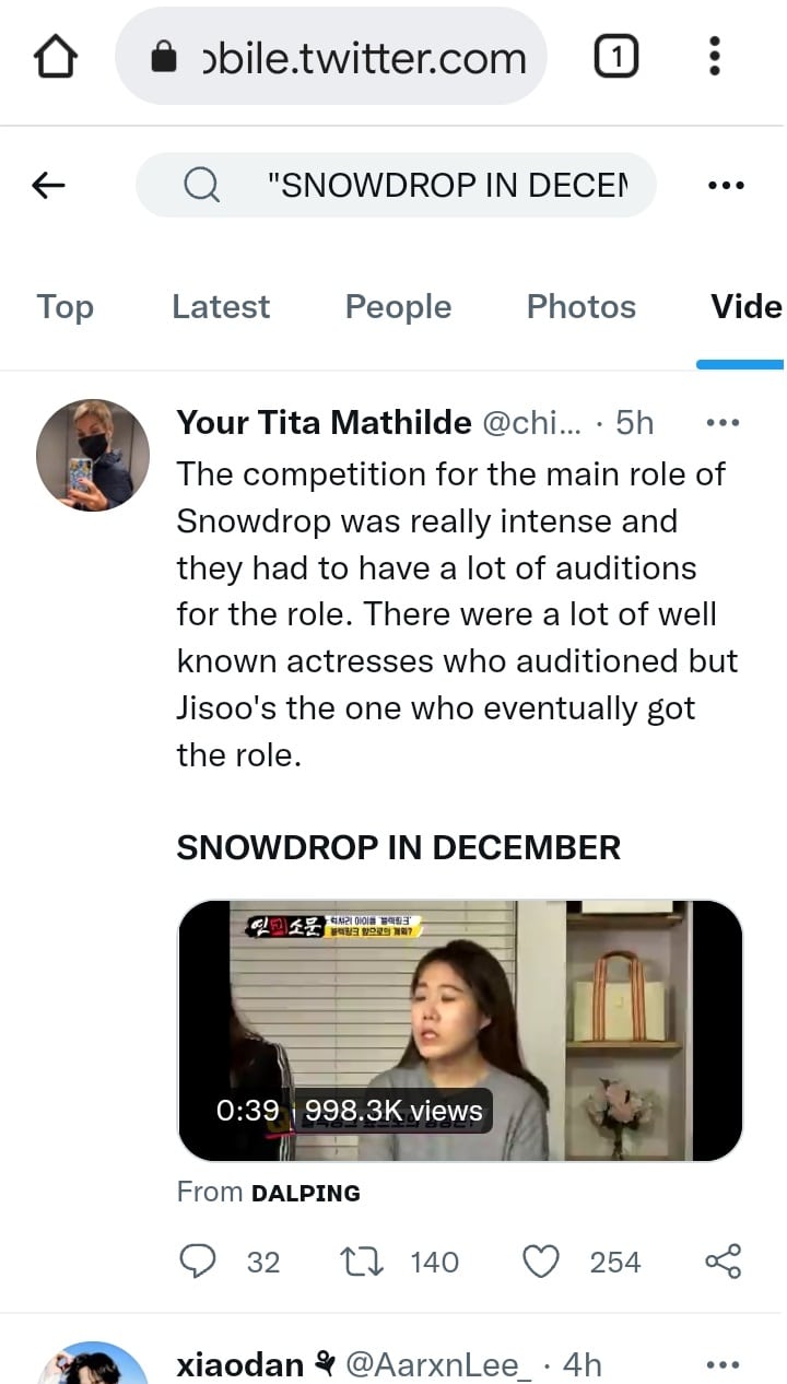 เลื่อนลงมาและตรวจสอบว่าวิดีโอ twitter กำลังเล่นอยู่ในเบราว์เซอร์ Android หรือไม่