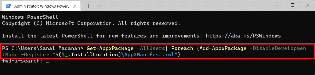 Windows PowerShell menjalankan perintah untuk menginstal aplikasi bawaan.