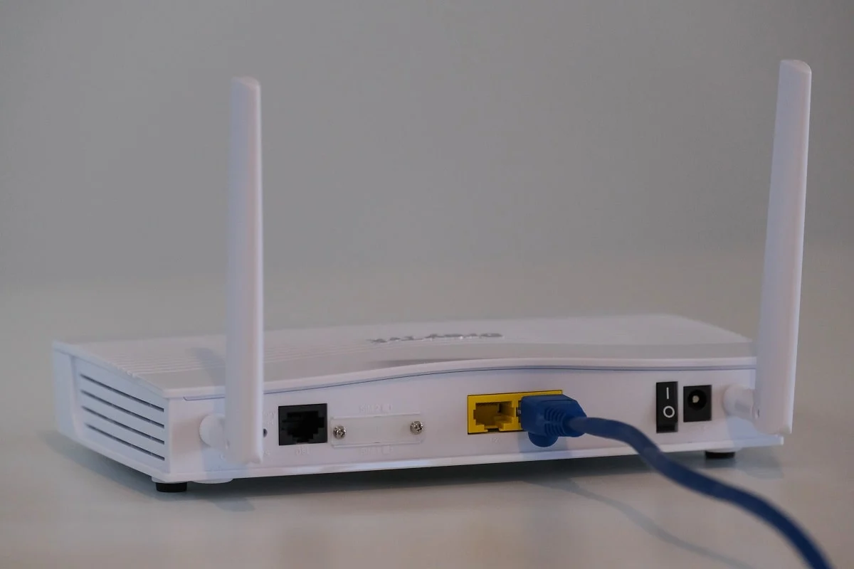 router dengan kabel lan terhubung