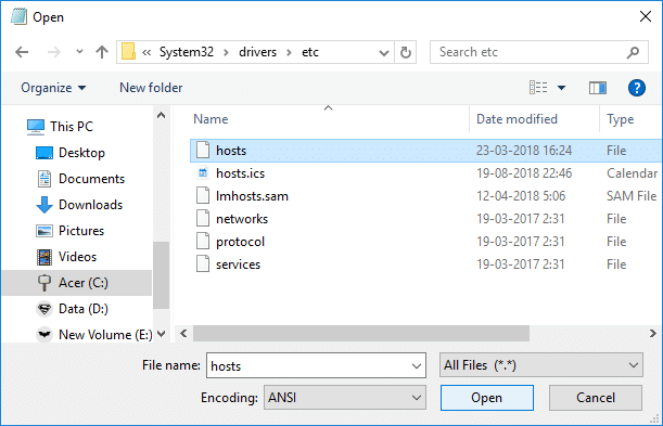 Sélectionnez le fichier hosts puis cliquez sur Ouvrir