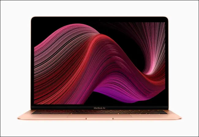 جهاز MacBook Air مع خلفية على الشاشة.