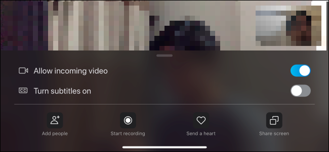 Opsi Menu elipsis dalam panggilan video seluler Skype.