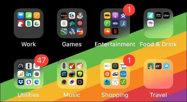 โฟลเดอร์ของแอพบนหน้าจอโฮมของ iOS ที่จัดเรียงตามประเภท