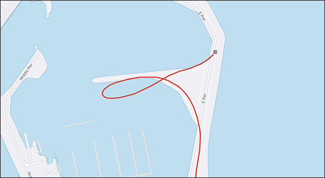Peta GPS yang menunjukkan rute lari yang menuju ke laut.