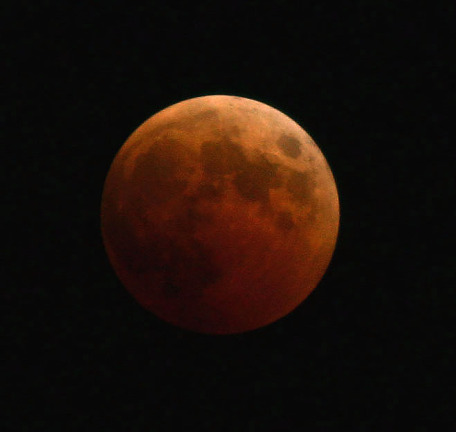 Lua durante o eclipse total
