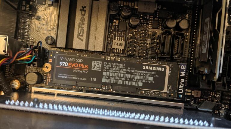 ステップ2:ドライブを新しいPCに移動する
