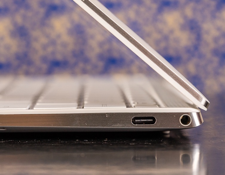帶 Thunderbolt/USB-C 的戴爾 XPS