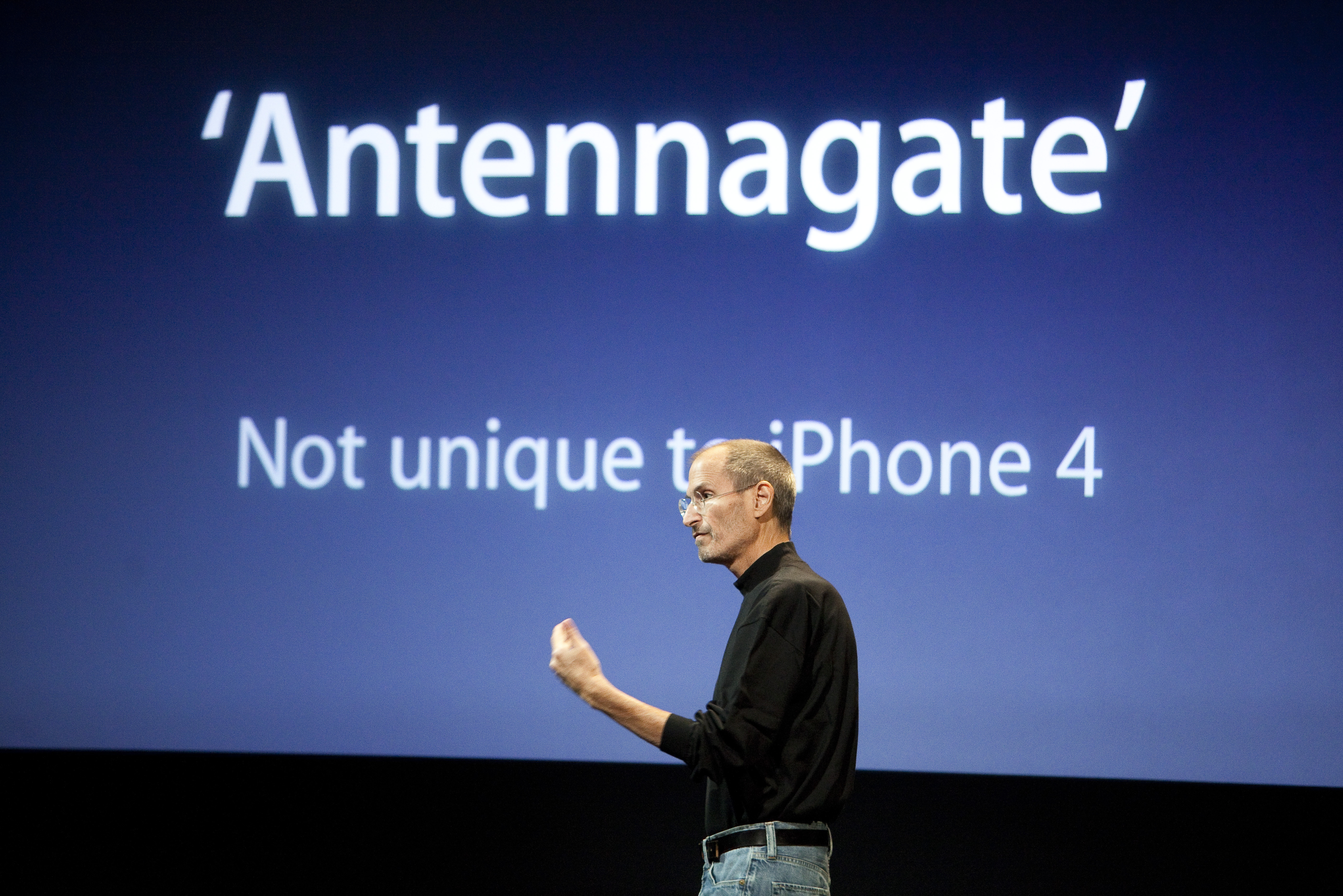 Steve Jobs spricht über das iPhone 4 im Jahr 2010. (Dai Sugano/Mercury News)
