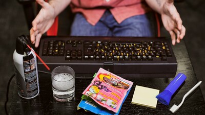 Cum să curățați imaginea tastaturii computerului