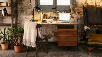 Trabajar desde casa 101: Dispositivos imprescindibles para la configuración de su oficina en casa Image
