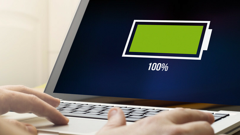 %100 pil gösteren bilgisayar ekranı