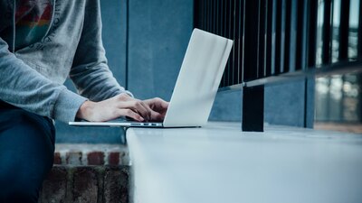 Lectura, escritura y bots en línea: reaperturas de escuelas Stymie Teens' Resellers Gigs Image