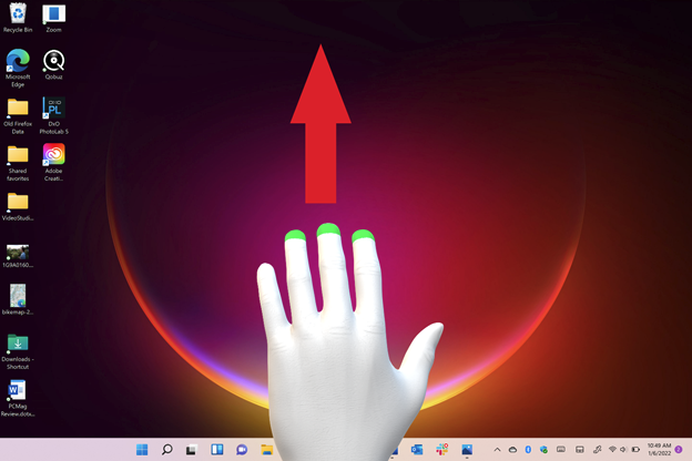 ในการแสดงมุมมองงาน คุณปัดขึ้นด้วยสามนิ้วใน Windows 11