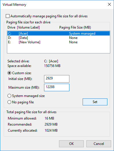 Desmarque Administrar automáticamente el tamaño del archivo de paginación para todas las unidades y configure el tamaño del archivo de paginación personalizado