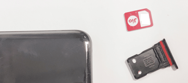 Insira o cartão SIM em um slot alternativo fornecido no telefone