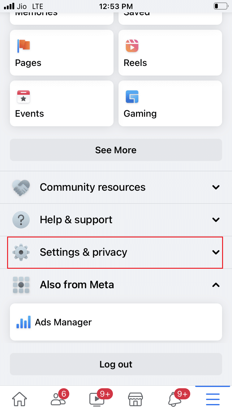 點擊 Facebook iOS 應用中的設置和隱私選項