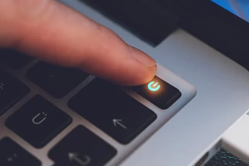 Pulsante di accensione per laptop o Mac