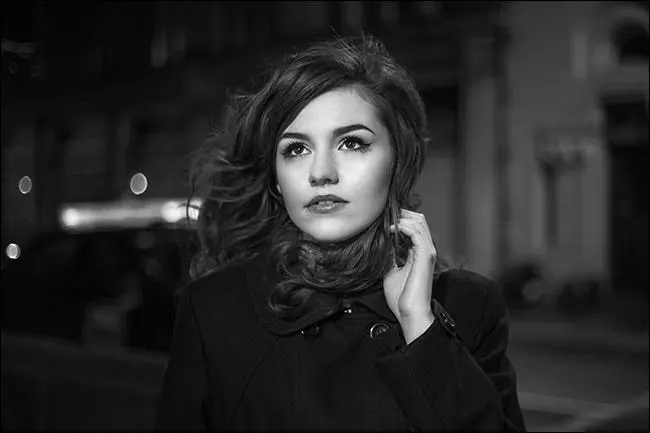 dobry portret w świetle otoczenia