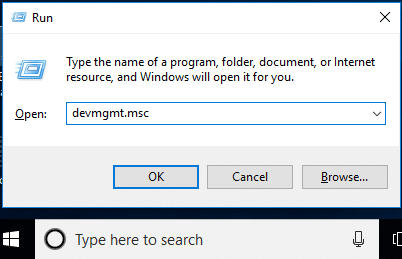 按 Windows + R 并输入 devmgmt.msc 并回车以打开设备管理器