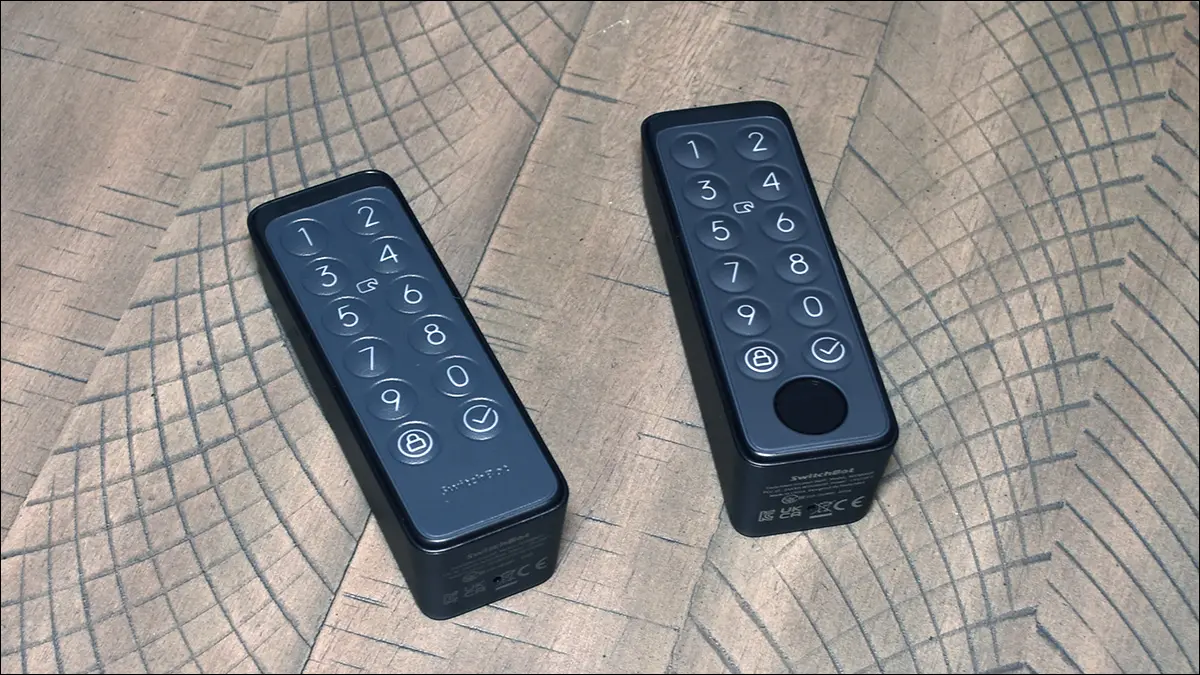 SwitchBot Keypad (stânga) și SwitchBot KeyPad Touch (dreapta).