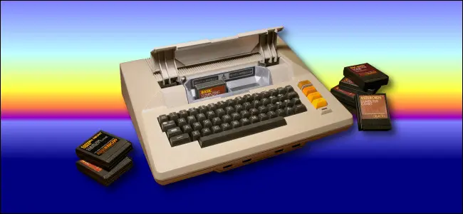 Atari 800 บนพื้นหลังพระอาทิตย์ตกโดย Benj Edwards