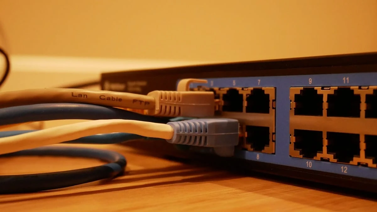 イーサネット ケーブル ルーター