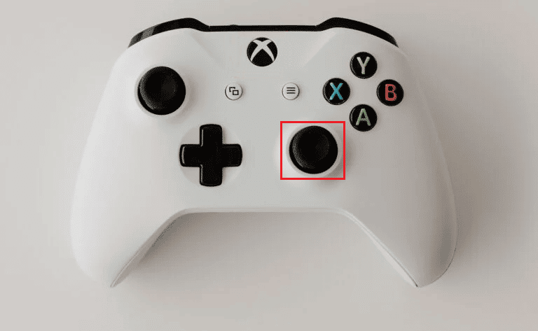Pressione o botão circular localizado na borda frontal do controlador para conectar-se ao seu PC