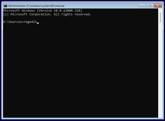 พิมพ์ "regedit" ในหน้าต่าง Command Prompt แล้วกด Enter